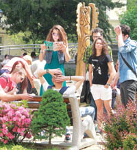 „Аз знам всичко“ не носи „Еразъм“-финансиране