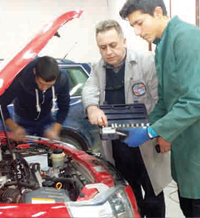 Гимназии и компании си подават ръка