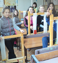 Учени химици влизат в клас