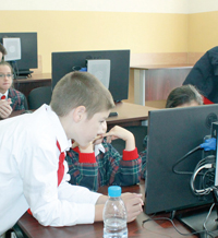 Танцьори решават задачи в събота