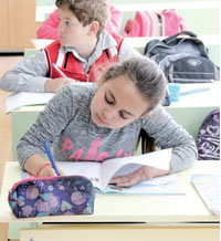 Училището с щъркелите