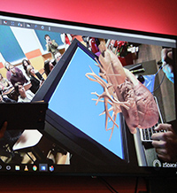 От таблото на стената до 3D холограмите