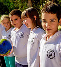 Училищен химн влиза в учебник