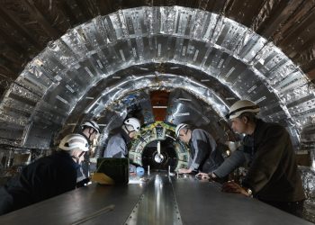 На 100 метра под земята