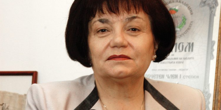 Д-р ик.н. Янка Такева, председател на Синдиката на българските учители: Време е и директорите да изпълняват задълженията си в рамките на мандатността