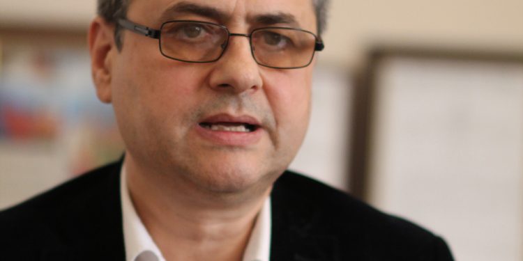 Проф. Славчо Томов, д.м.н.,  ректор на Медицинския университет – Плевен, пред в. „Аз-буки“: Достъпът на студентите  до пациента е предимство