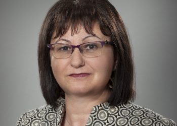 Мария Гайдарова, зам.-министър на образованието и науката: Изпитите са успешни, анализът на резултатите предстои