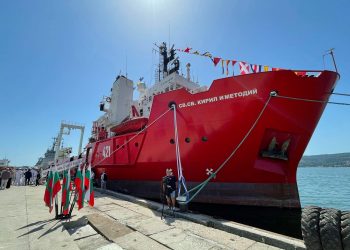 България има кораб за Антарктида