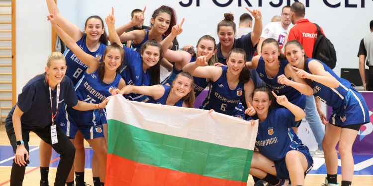 Самоковки със световна ученическа титла по баскетбол