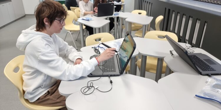 Повече STEM паралелки след VII клас