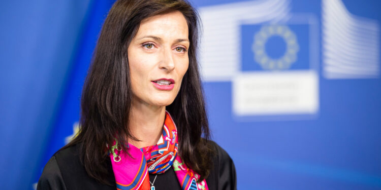 Едва 54% от европейците имат основни цифрови умения