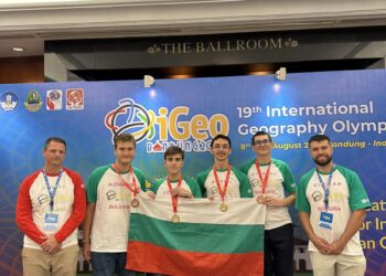 Злато и бронз за географите