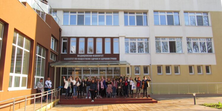 Увеличават местата за студенти  по медицина
