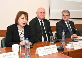 Висшистите предпочитат България