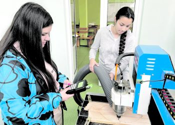 Дигитална грамотност в мебелното производство