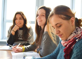 Студенти на стаж в държавната администрация