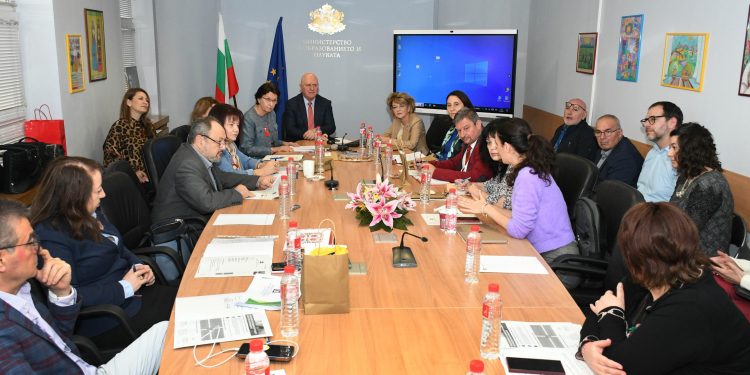 Нови национални програми срещу агресията на пътя и тормоза в училище