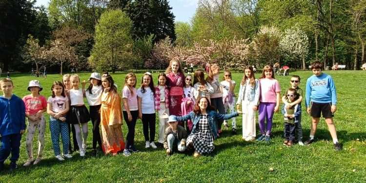 Да съзерцаваш под цъфналите японски вишни