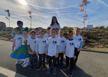 Пчеличката Биззи спасява Земята