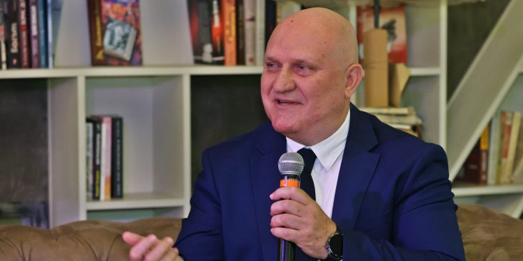 Министър Галин Цоков: Всички зрелостници ще получат по 4 т. заради липсващи диаграми в тестовете по български език и литература