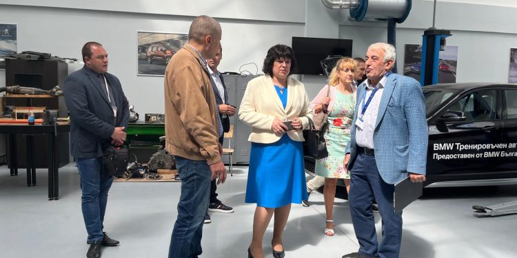 3,4 млн.лв. се инвестират в център за високи постижения в ПГ „Хенри Форд“