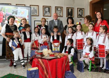 Две детски градини с открит урок и изложба в МОН