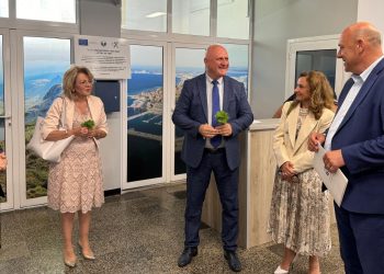 Просветният министър отличи Средно училище „Иван Вазов“ в Поморие