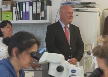 МОН подготвя промени в Наредбата за ученически пътувания