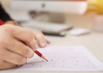 Над 50 000 десетокласници се явиха на НВО по математика