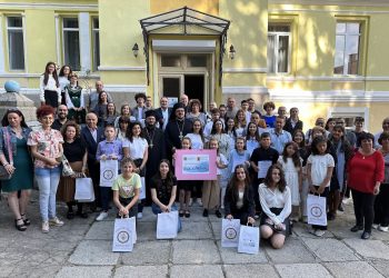 Отличиха най-добрите в националния конкурс „Бог е любов“