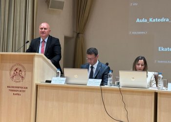 МОН и Съветът на ректорите обсъждат промяна на финансирането на висшето образование