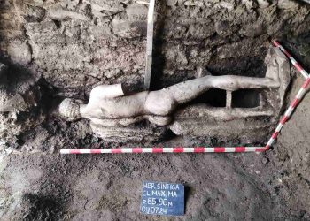 Откриха двуметрова статуя на Хермес в Хераклея Синтика