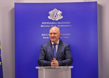 МОН обмисля онлайн записване в VIII клас