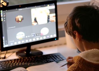 Държавата ще осигурява техника за обучението на деца с дислексия и физически увреждания