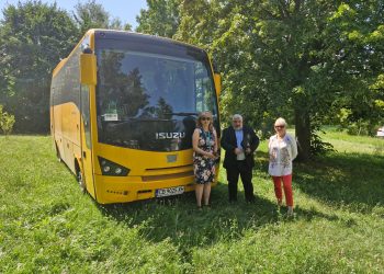 Нов автобус ще превозва децата до Българското училище в Братислава