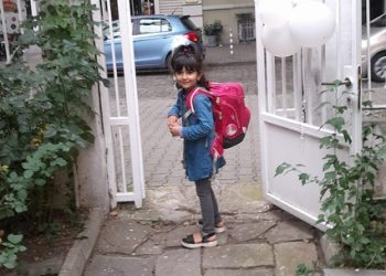 Кампания „Хайде на училище“ подкрепя децата бежанци