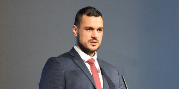 Ангел Стойков, председател на Националното представителство на студентските съвети: Скъсява се връзката между бизнеса и висшето образование