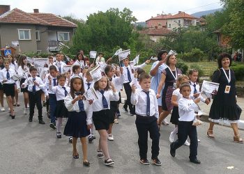 ОУ „Петър Парчевич“ в Чипровци чества 400 години от създаването на първата светска образователна институция