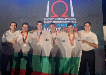 Четири сребърни медала спечелиха българските ученици от 36. международна олимпиада по информатика в Египет