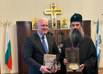 Министър Галин Цоков разговаря с Патриарх Даниил