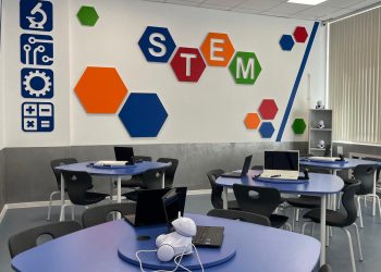 Над 430 училища вече изграждат STEM кабинети