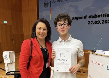 Ученик от Русе печели финалите на „Младежки дебати“ в Берлин
