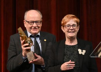 Акад. Вася Банкова получи „Голямата награда за наука на БАН“