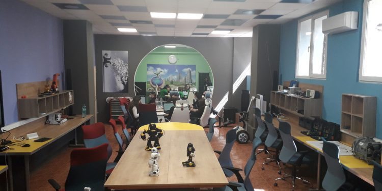 Преподаватели от Пловдивския университет ще обучават педагози на STEM технологии