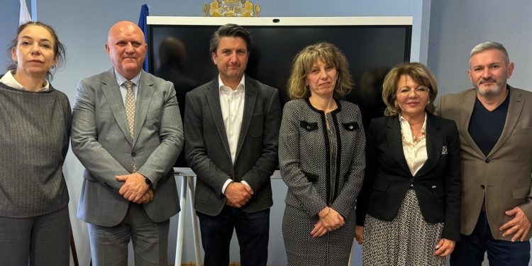 МОН и Столична община с общи действия за осигуряване на сграда за Румънската гимназия