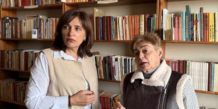 Отварят библиотеката в школото в Прага за всички българи