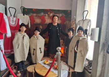 Заместник-министър Емилия Лазарова откри благотворителен базар в 107. ОУ „Хан Крум“