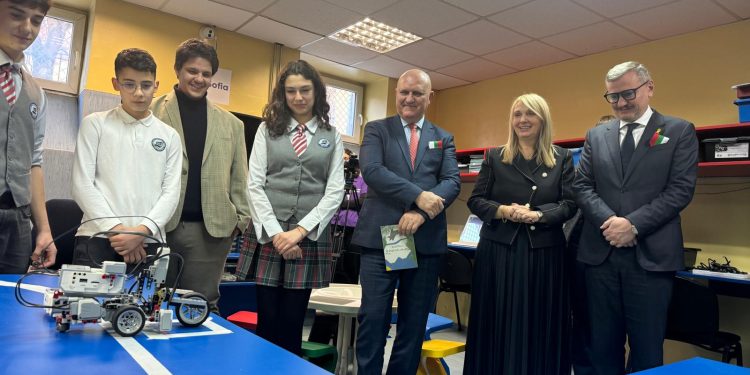 Над 18 000 учители ще бъдат обучени за работа в STEM среда