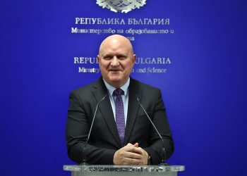 Коледен базар на уменията в МОН