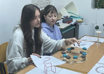 Модулна мебел за седене на Дара Генева